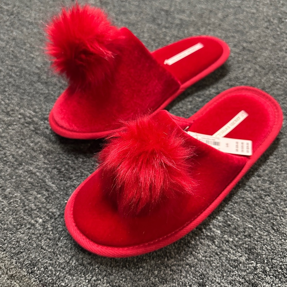 Victoria's Secret Red‎ Plush Pom Slip On Slippers NWT Womens Size Large